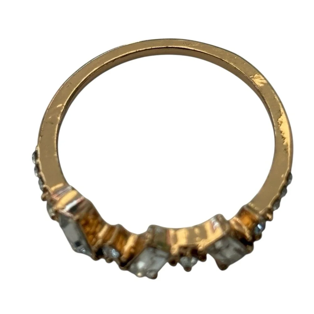 Baguette Band Ring Gold Tone Size 7.25 Icy Clear Rhinestones‎ Dainty Timeless